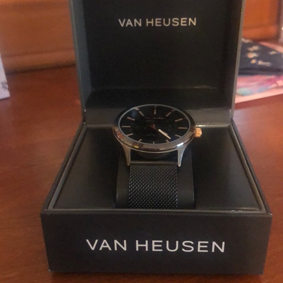 Van Heusen Men’s Watch - Picture 2 of 6